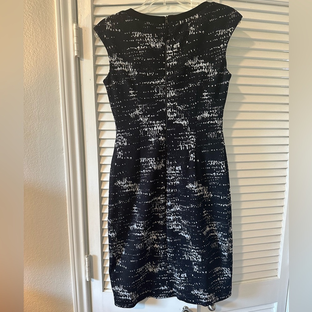 Kay Unger Black and White Textured Sheath Dress - Picture 3 of 7